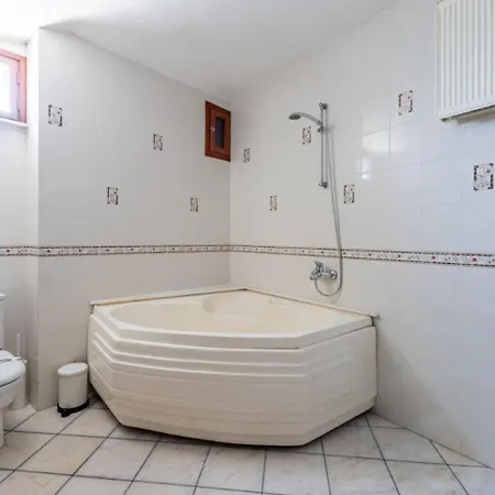 Bright Gorgeous Airy 4Bd2Bath Central Pad! #348 Apartment
