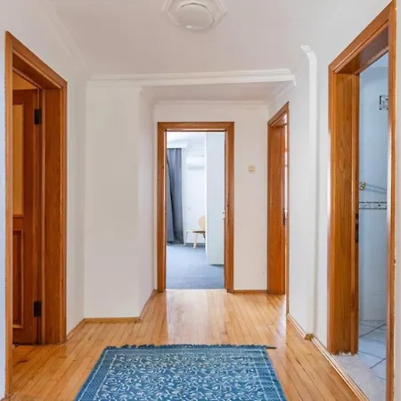 Apartamento Bright Gorgeous Airy 4bd2bath Pad! #348 Estambul