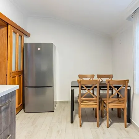 Apartment Bright Gorgeous Airy 4Bd2Bath Central Pad! #348 *