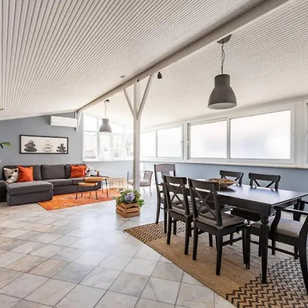 Apartment Bright Gorgeous Airy 4Bd2Bath Central Pad! #348 Istanbul