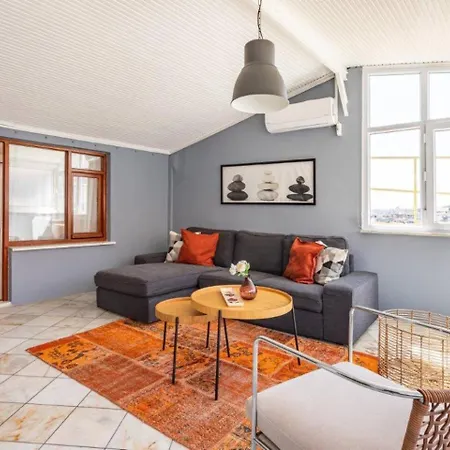 Bright Gorgeous Airy 4Bd2Bath Central Pad! #348